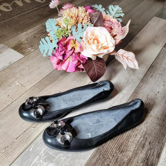 Stuart Weitzman Black Ballet Slip on Leather Flats Round Toe Women's Size 7.5M - Picture 1 of 12